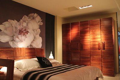 實木衣柜和板式衣柜的對比分析說明