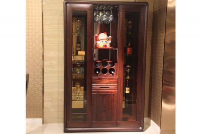 濟南實木酒柜在平時使用中要做好清潔維護